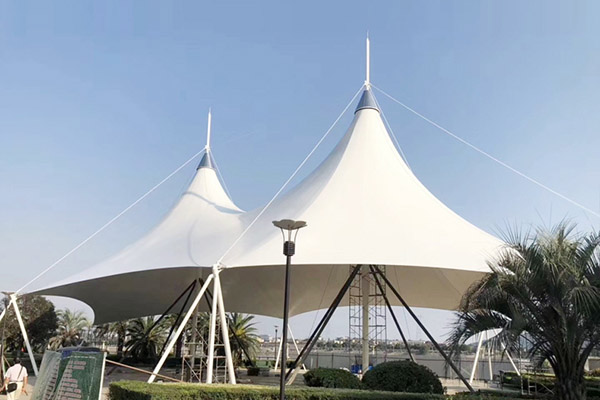 北京膜結(jié)構(gòu)造型分為兩部分,冠頂膜與裙形單元